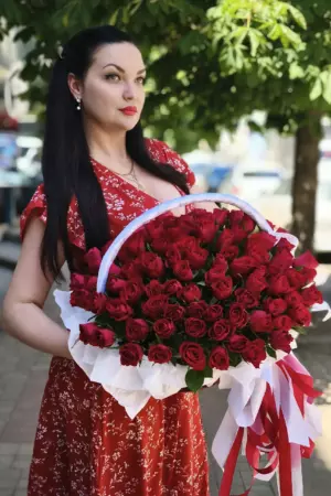 101 роза 40 см в корзине