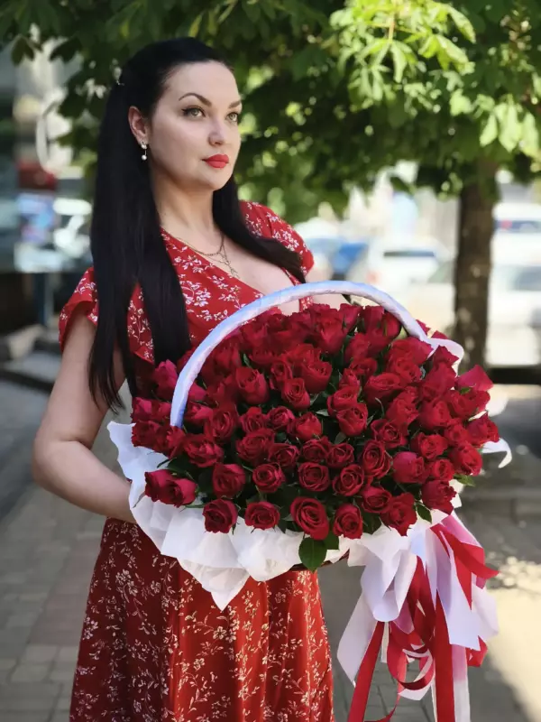 101 роза 40 см в корзине