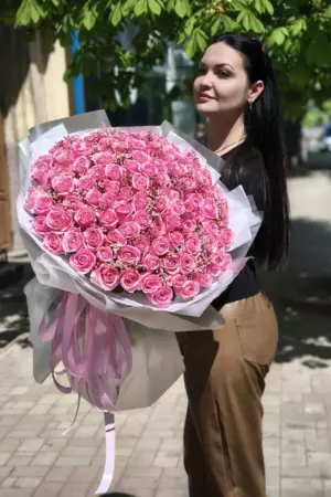 101 роза 50 см с гипсофилой
