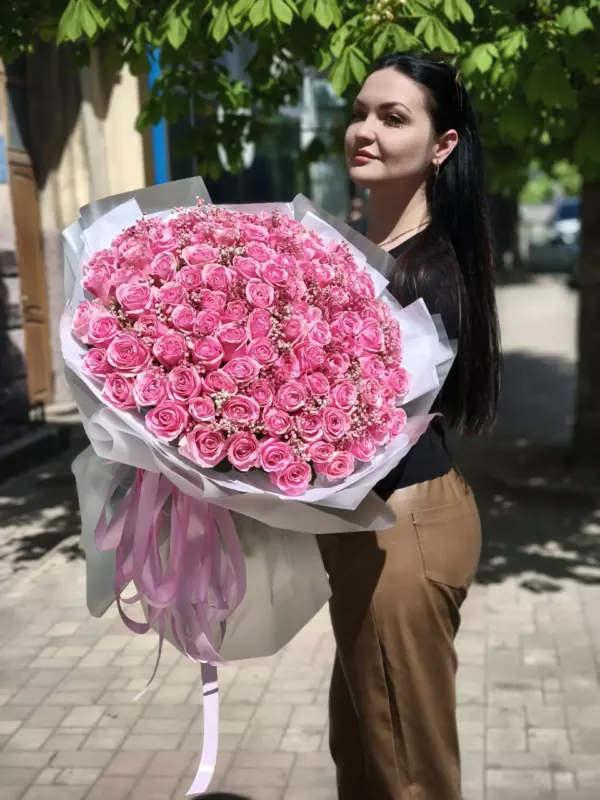 101 роза 50 см с гипсофилой