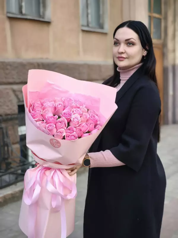 23 розы 50 см