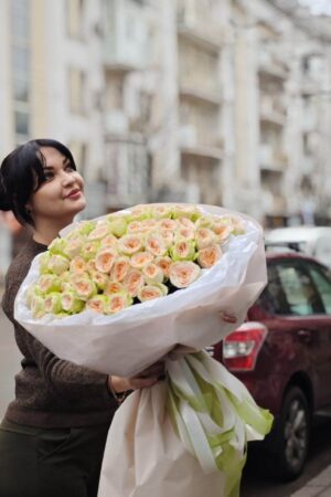 Букет из кустовых роз