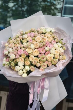 51 ветка кустовых пионовидных роз
