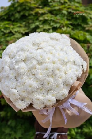Объемный букет из 41 ветки кустовой хризантемы