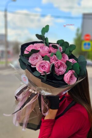 Букет из пионовидной розы голландской с эвкалиптом