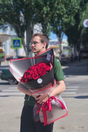 Букет из 31 голландской красной розы 60 см