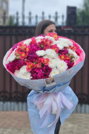 Букет микс из пионов, хризантем и альстромерии