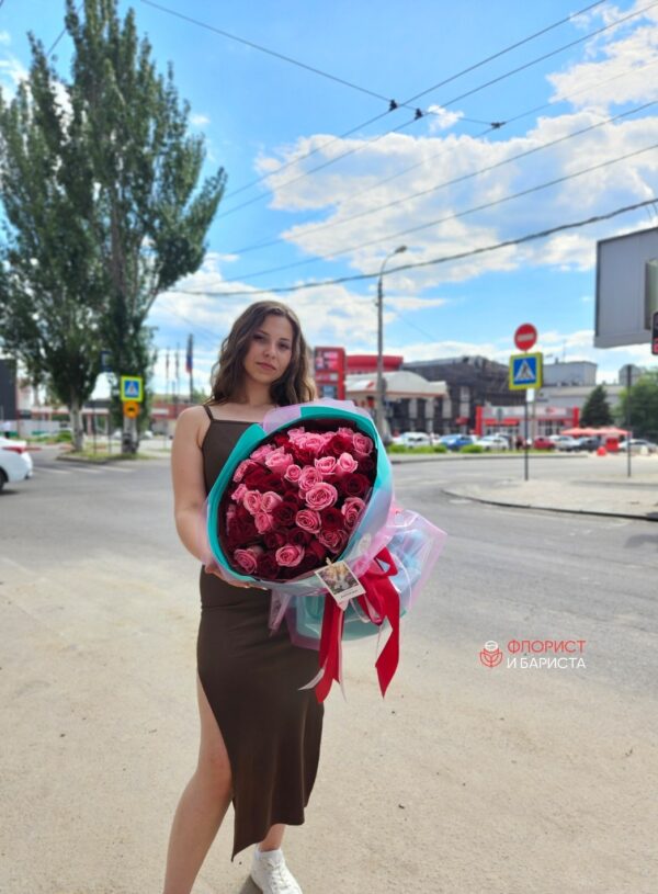Букет из 51 красно розовой кенийской розы, 50 см