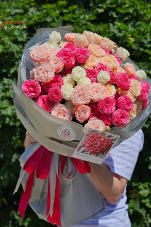 Букет из ассорти импортных роз + плюшевый мишка