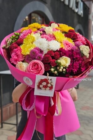 Яркий дофаминовый букет из ассорти цветов