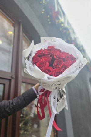 Букет из 19 роз «Космический джем»