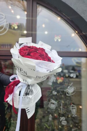 Букет из 19 роз «Космический джем»