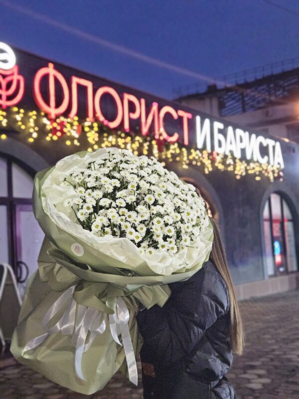 Букет из ромашковых хризантем *Таинственное очарование*
