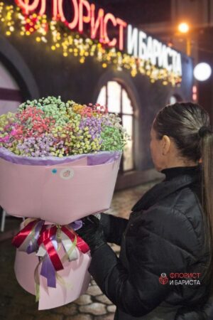 Букет из радужной гипсофилы