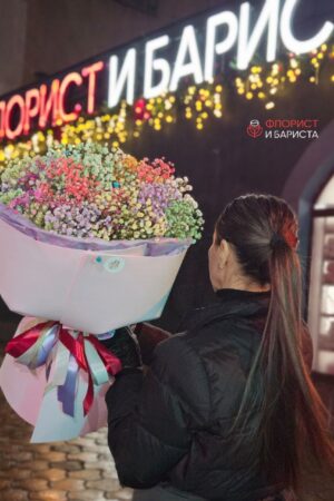 Букет из радужной гипсофилы