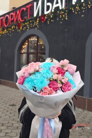 Букет из хризантемы, пионовидной и кустовой розы