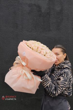 Букет из 51 кенийской розы кремовой