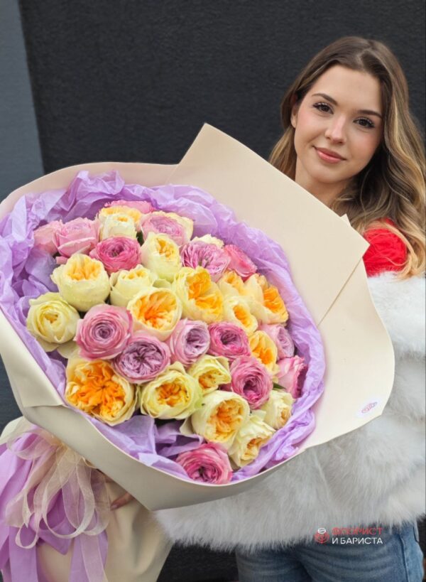 Букет из 35 пионовидных роз