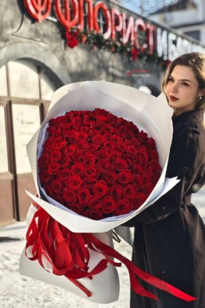 Премиум букет из 101 голландской розы в белом фоамиране