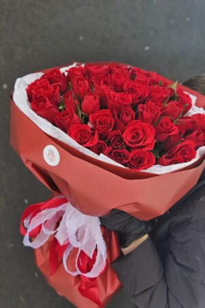 Букет из 49 кенийских алых роз