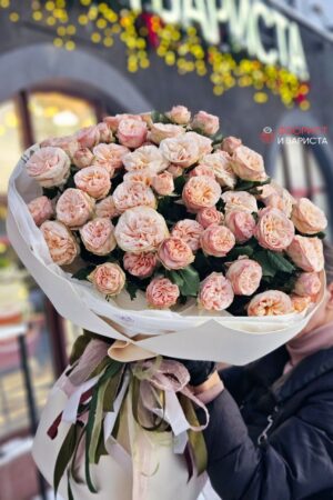 Букет из кустовой пионовидной розы кремовой