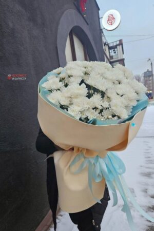 Букет из 19 веток хризантем