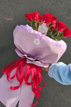 Букет из 13 алых роз голландских 80 см
