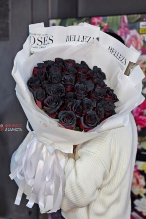 Букет из  33 черных голландских роз