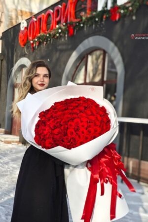 Премиум букет из 101 голландской розы в белом фоамиране