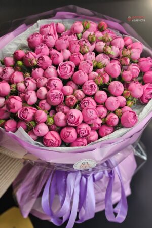 Букет из 31 голландской кустовой розы