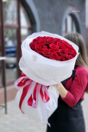 Букет из 21 красной Голландской розы 60 см