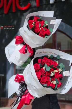 Букет из 15 голландских роз с эвкалиптом размер S