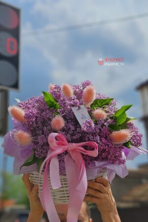 Сирень в плетеной корзине размер M