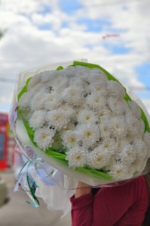 Букет из 17 веток белых хризантем