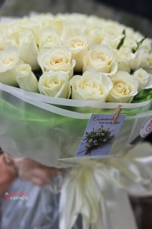 Букет из белой 51 кенийской розы 50 см