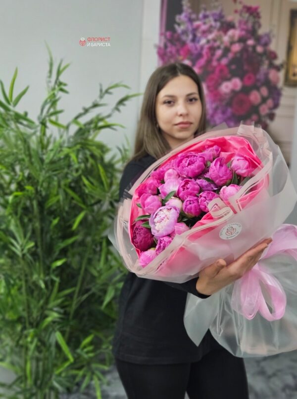 Букет из 25 розовых пионов