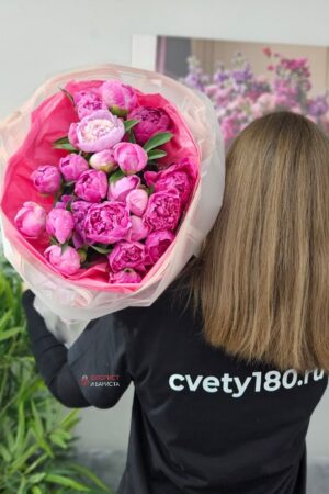 Букет из 25 розовых пионов