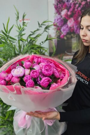 Букет из 25 розовых пионов