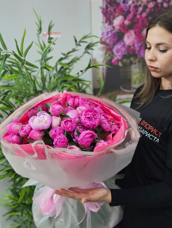 Букет из 25 розовых пионов