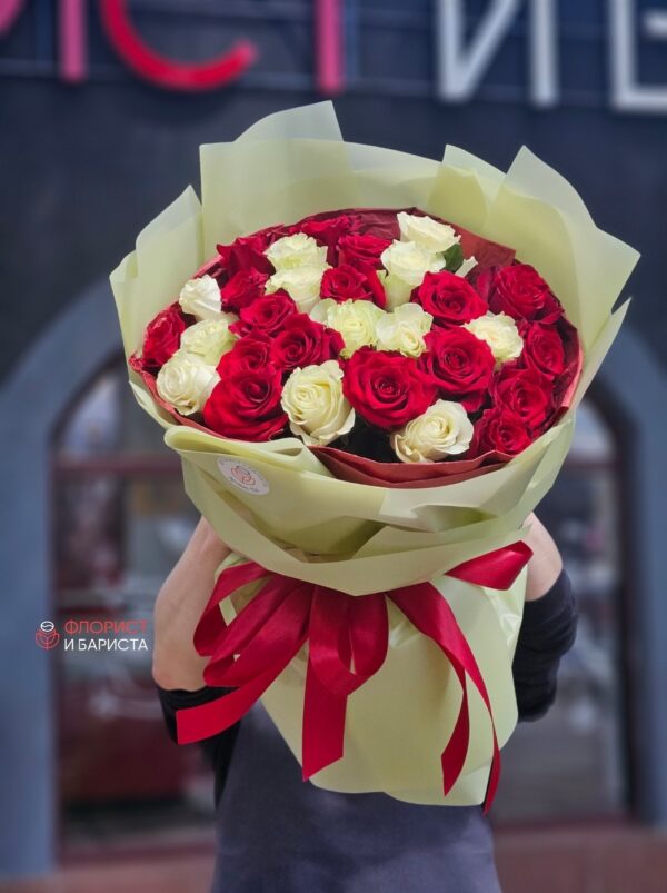 Букет из 29 голландских микс  роз 60 см