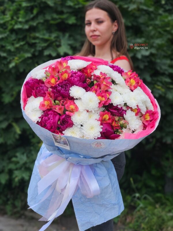 Букет  микс из пионов, хризантем и альстромерии