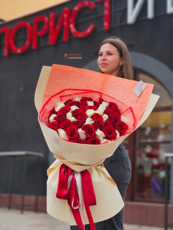 Букет из 49 кенийских роз алых