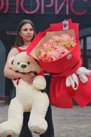 Ассорти букет из гортензии, пионовидной розы с плюшевым мишкой