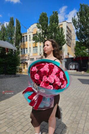 Букет из 51 красно розовой кенийской розы, 50 см