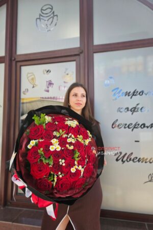 25 голландских роз с ромашкой и зеленью
