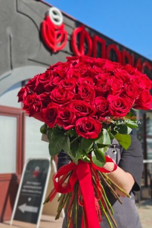 Букет из 51 голландской алой розы 60 см