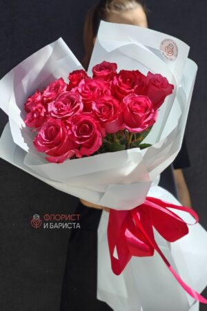 Букет из 13 премиальных голландских роз сорта Лола
