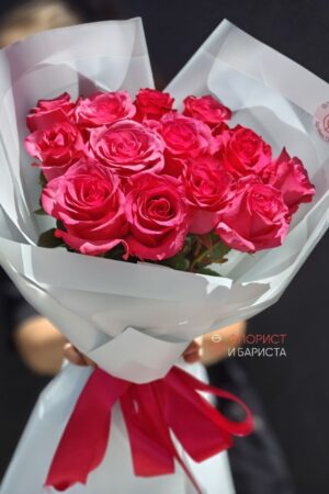 Букет из 13 премиальных голландских роз сорта Лола