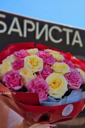 Букет из 27 пионовидных голландских роз